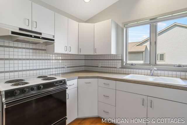 1674 Lakeview Drive, Zeeland Twp, MI 49464