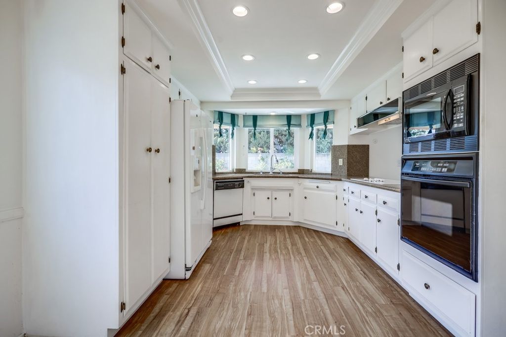 property-img