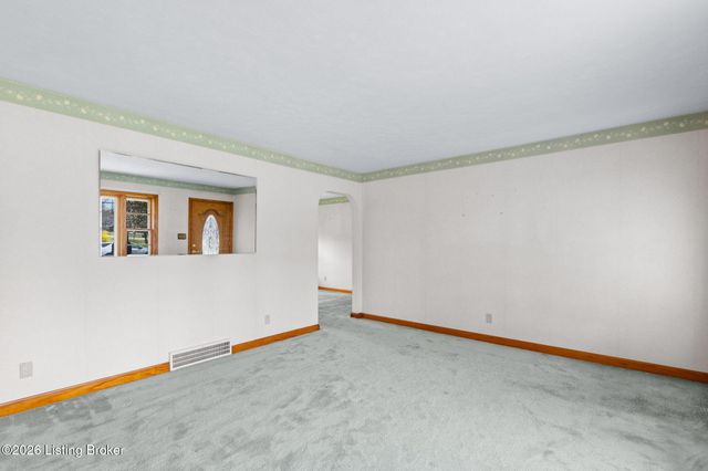 6904 Charmon Ave, Louisville, KY 40219