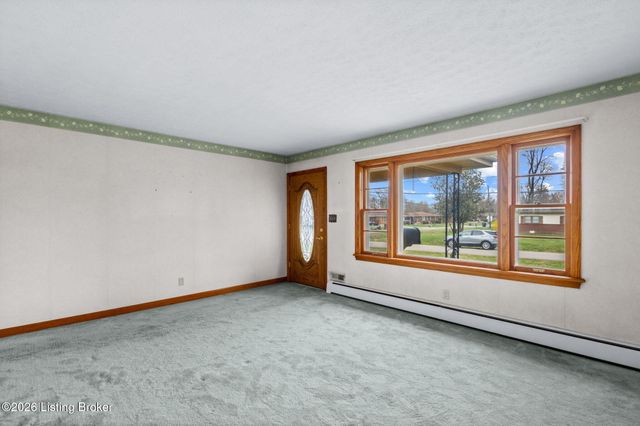 6904 Charmon Ave, Louisville, KY 40219