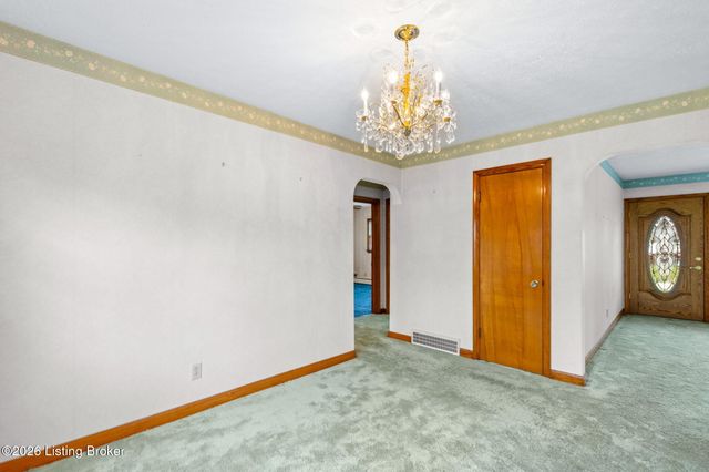 6904 Charmon Ave, Louisville, KY 40219