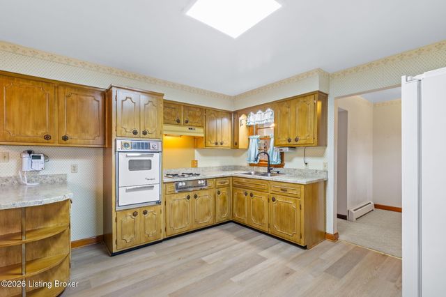 6904 Charmon Ave, Louisville, KY 40219