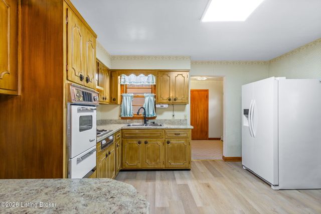 6904 Charmon Ave, Louisville, KY 40219