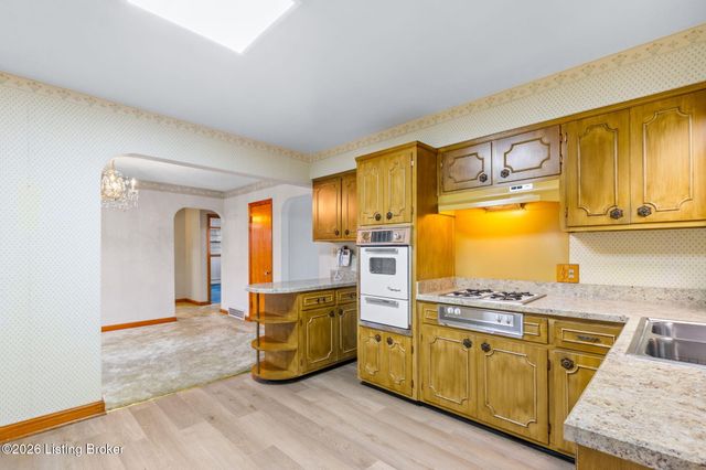 6904 Charmon Ave, Louisville, KY 40219