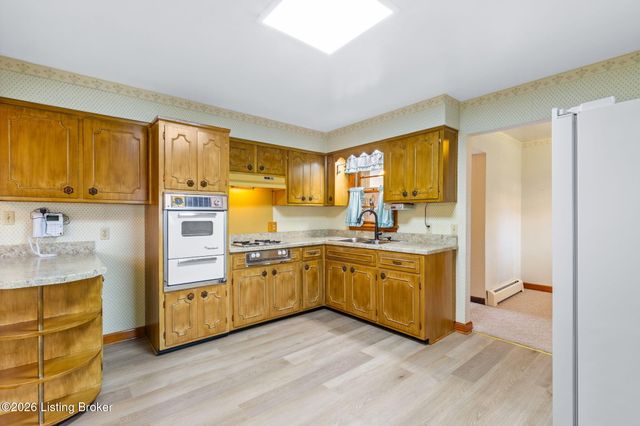 6904 Charmon Ave, Louisville, KY 40219