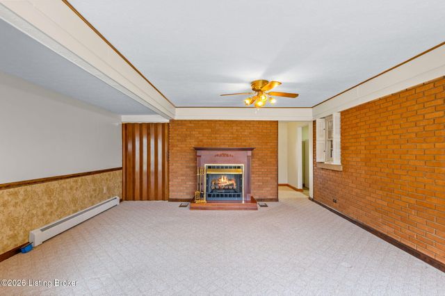 6904 Charmon Ave, Louisville, KY 40219