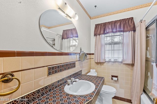 6904 Charmon Ave, Louisville, KY 40219