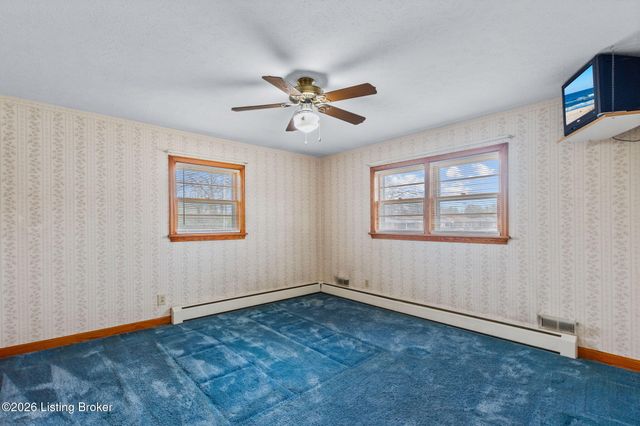 6904 Charmon Ave, Louisville, KY 40219