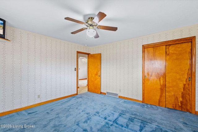 6904 Charmon Ave, Louisville, KY 40219