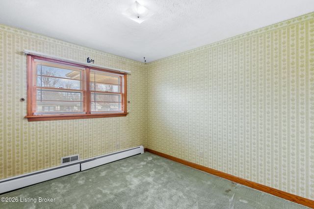 6904 Charmon Ave, Louisville, KY 40219