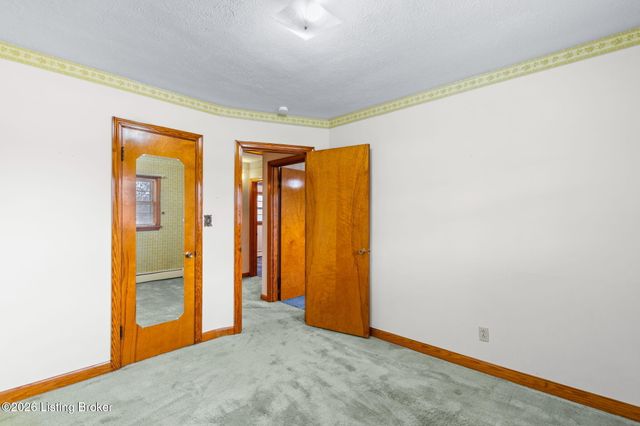 6904 Charmon Ave, Louisville, KY 40219