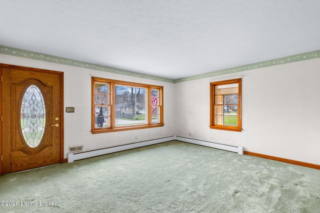 6904 Charmon Ave, Louisville, KY 40219