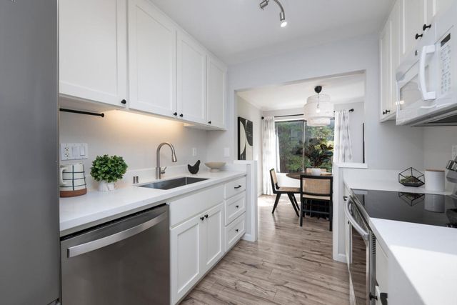 3316 Brittan Avenue 11, San Carlos, CA 94070