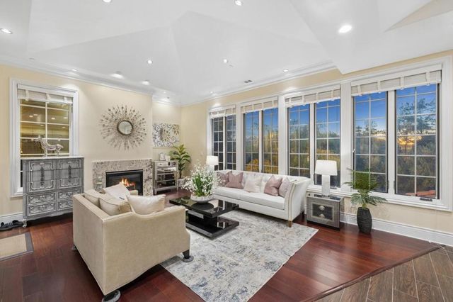 730 S El Monte Avenue, Los Altos, CA 94022