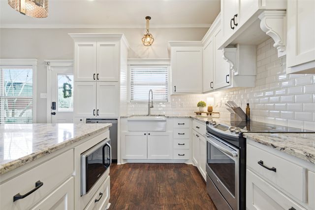 1130 N Lone Star Parkway, Mcgregor, TX 76657