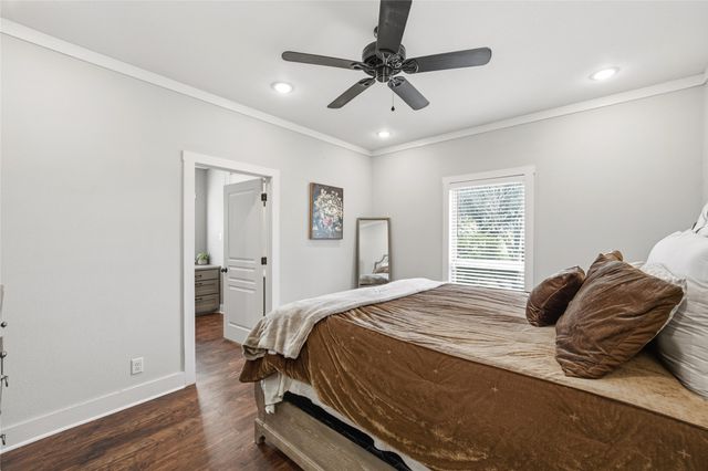 1130 N Lone Star Parkway, Mcgregor, TX 76657