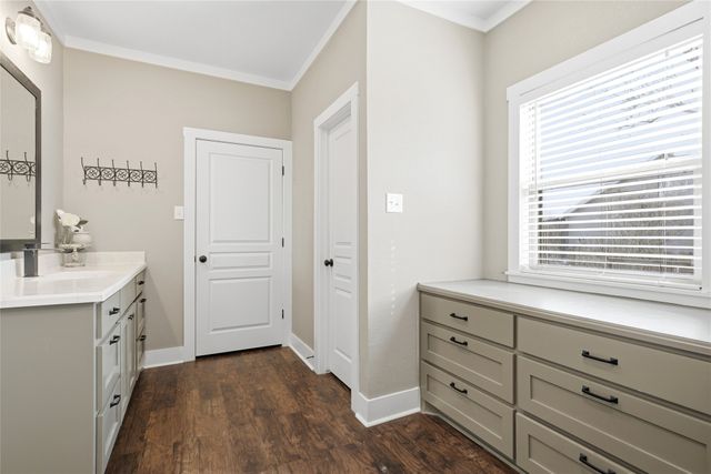 1130 N Lone Star Parkway, Mcgregor, TX 76657