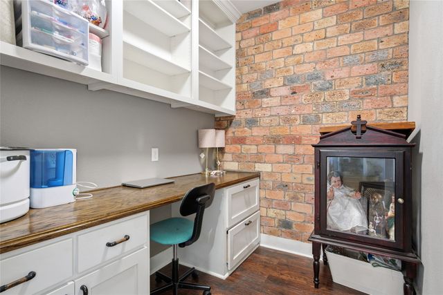 1130 N Lone Star Parkway, Mcgregor, TX 76657