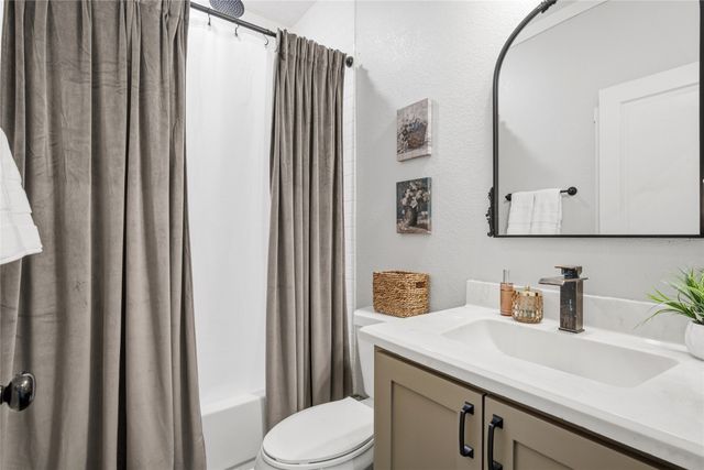 1130 N Lone Star Parkway, Mcgregor, TX 76657