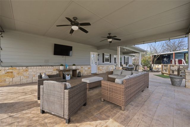 1130 N Lone Star Parkway, Mcgregor, TX 76657