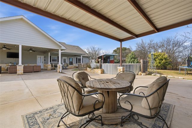 1130 N Lone Star Parkway, Mcgregor, TX 76657