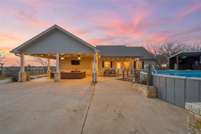 1130 N Lone Star Parkway, Mcgregor, TX 76657