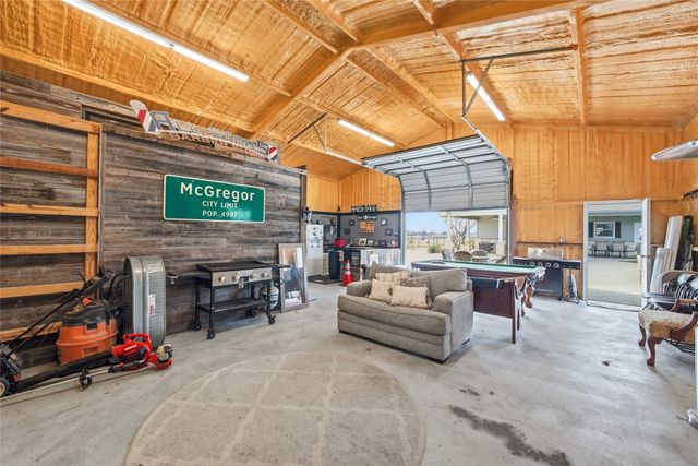 1130 N Lone Star Parkway, Mcgregor, TX 76657