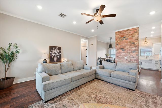 1130 N Lone Star Parkway, Mcgregor, TX 76657