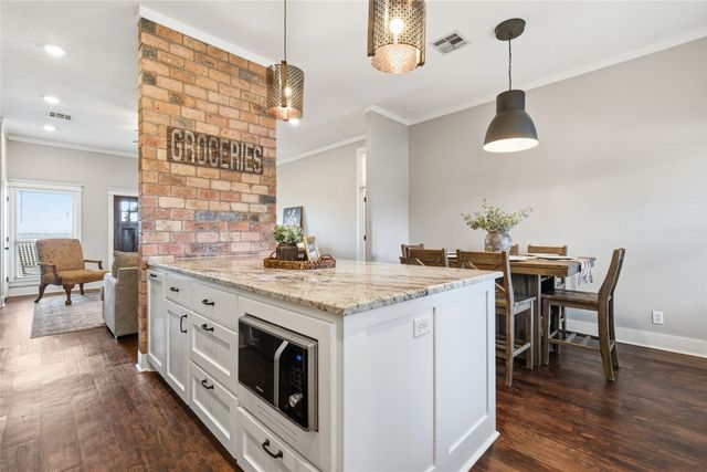 1130 N Lone Star Parkway, Mcgregor, TX 76657