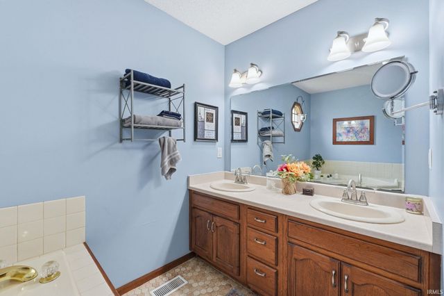 10804 Current Cove, Fort Wayne, IN 46845