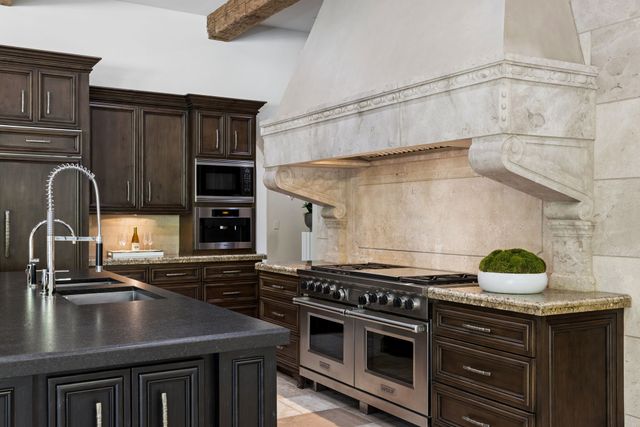 690 S Peytonville Avenue, Southlake, TX 76092