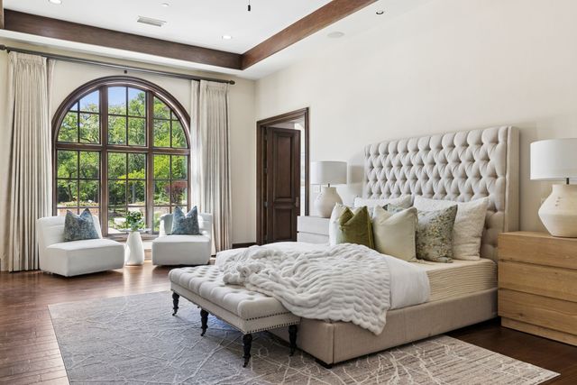 690 S Peytonville Avenue, Southlake, TX 76092