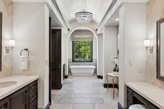 690 S Peytonville Avenue, Southlake, TX 76092
