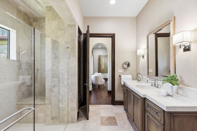 690 S Peytonville Avenue, Southlake, TX 76092