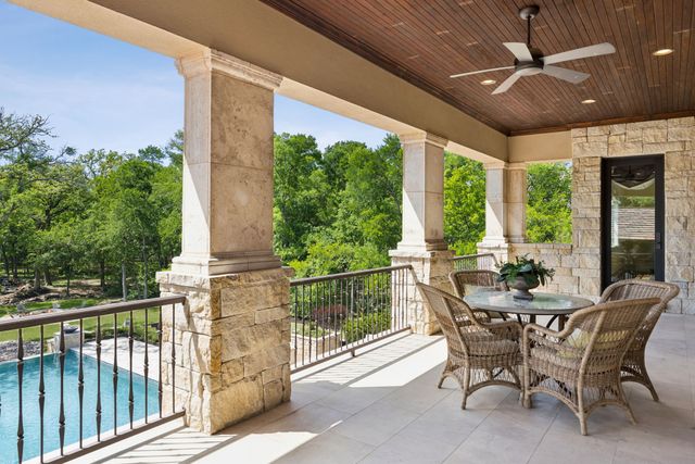 690 S Peytonville Avenue, Southlake, TX 76092