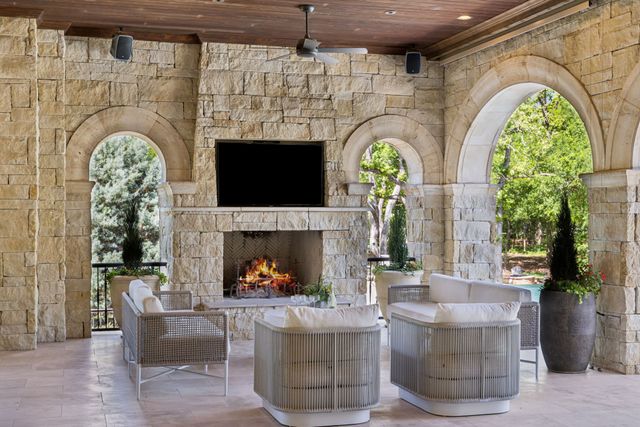 690 S Peytonville Avenue, Southlake, TX 76092