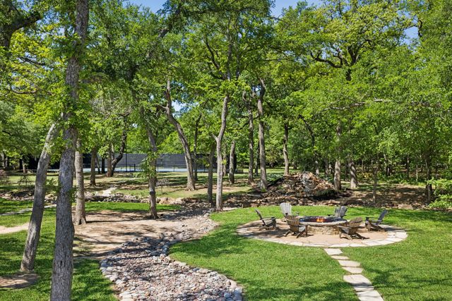 690 S Peytonville Avenue, Southlake, TX 76092