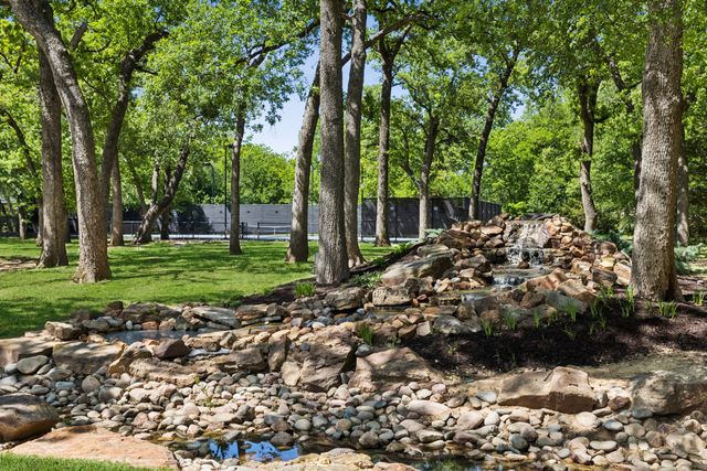 690 S Peytonville Avenue, Southlake, TX 76092