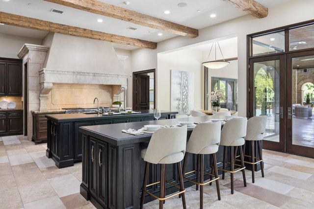 690 S Peytonville Avenue, Southlake, TX 76092