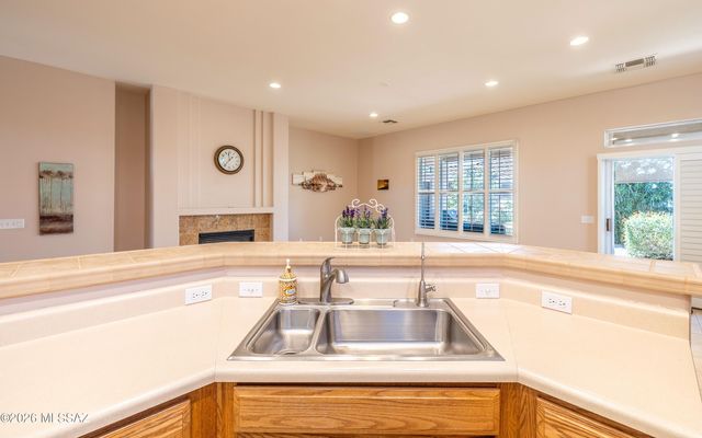 5069 W Desert Eagle Circle, Marana, AZ 85658