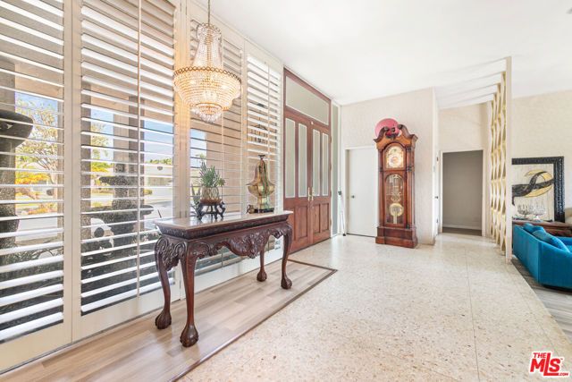 6704 Bedford Avenue, Los Angeles, CA 90056