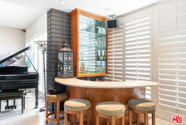6704 Bedford Avenue, Los Angeles, CA 90056