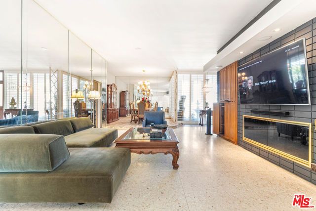 6704 Bedford Avenue, Los Angeles, CA 90056