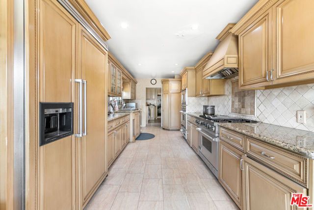 6704 Bedford Avenue, Los Angeles, CA 90056