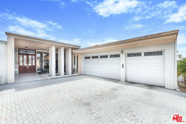 6704 Bedford Avenue, Los Angeles, CA 90056