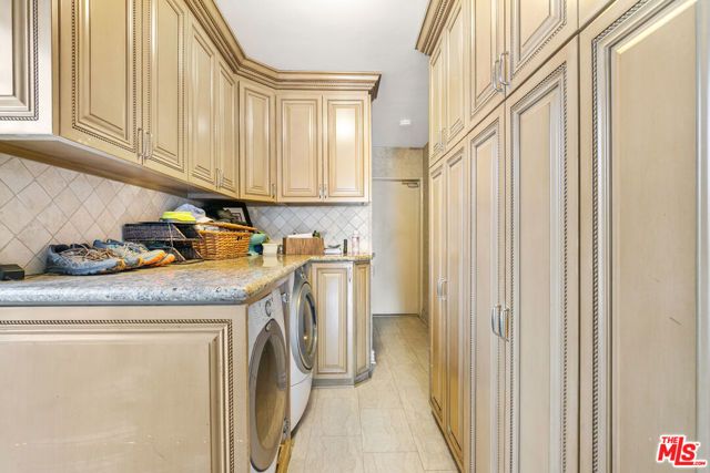 6704 Bedford Avenue, Los Angeles, CA 90056