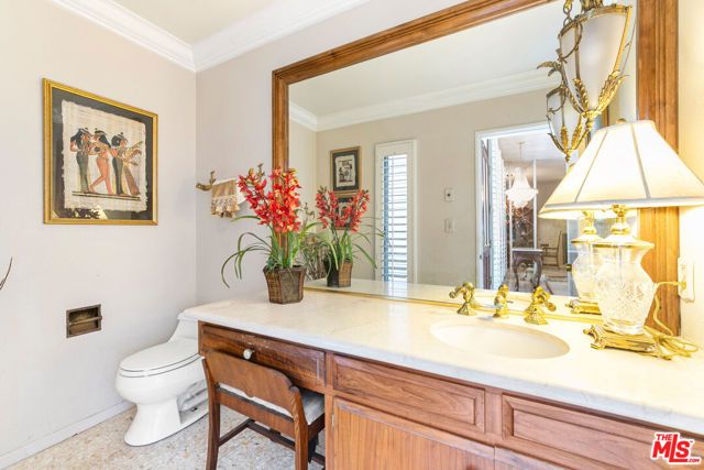 6704 Bedford Avenue, Los Angeles, CA 90056