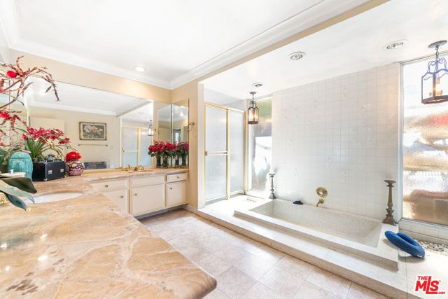 6704 Bedford Avenue, Los Angeles, CA 90056