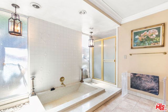 6704 Bedford Avenue, Los Angeles, CA 90056
