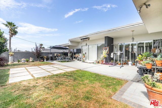 6704 Bedford Avenue, Los Angeles, CA 90056